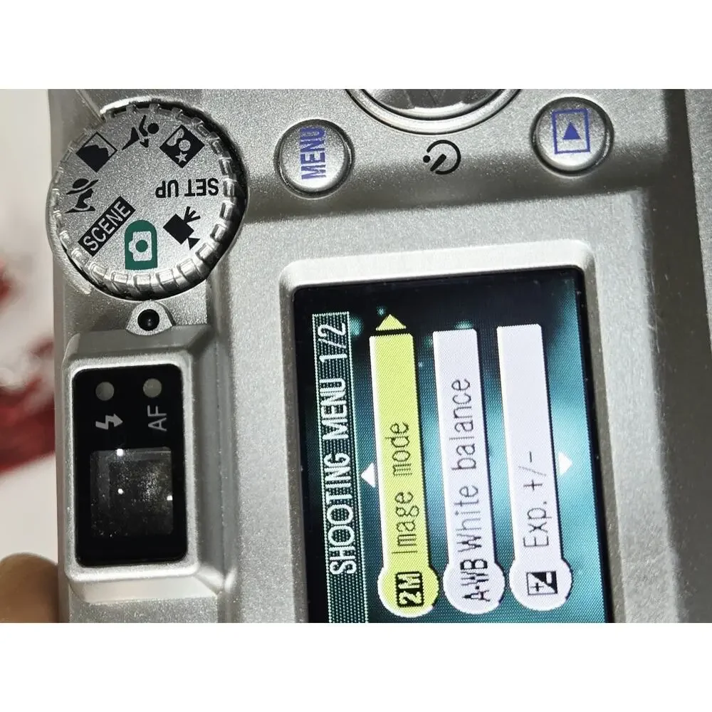Nikon CoolPix E2200 3.2MP Compact Digital Camera Zoom Silver Works! Retro Vtg